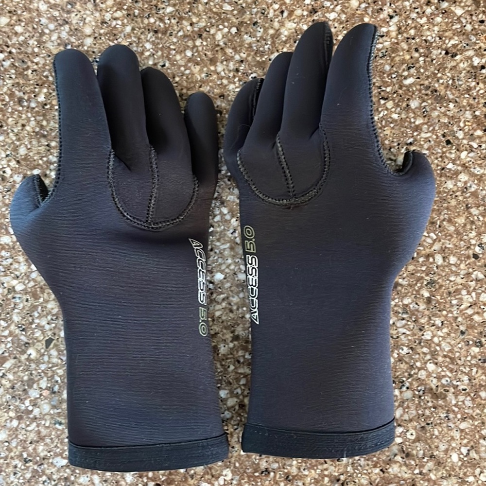 HyperFlex Wet suit Gloves-never worn